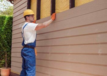 5 Benefits of Working With a Local Siding Contractor